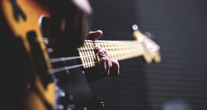 Quanto custa uma aula de guitarra?