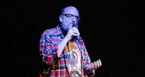 Quanto custa contratar um comediante de stand-up?