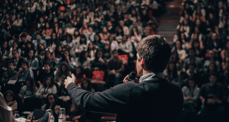 Quanto custa um curso de oratoria?