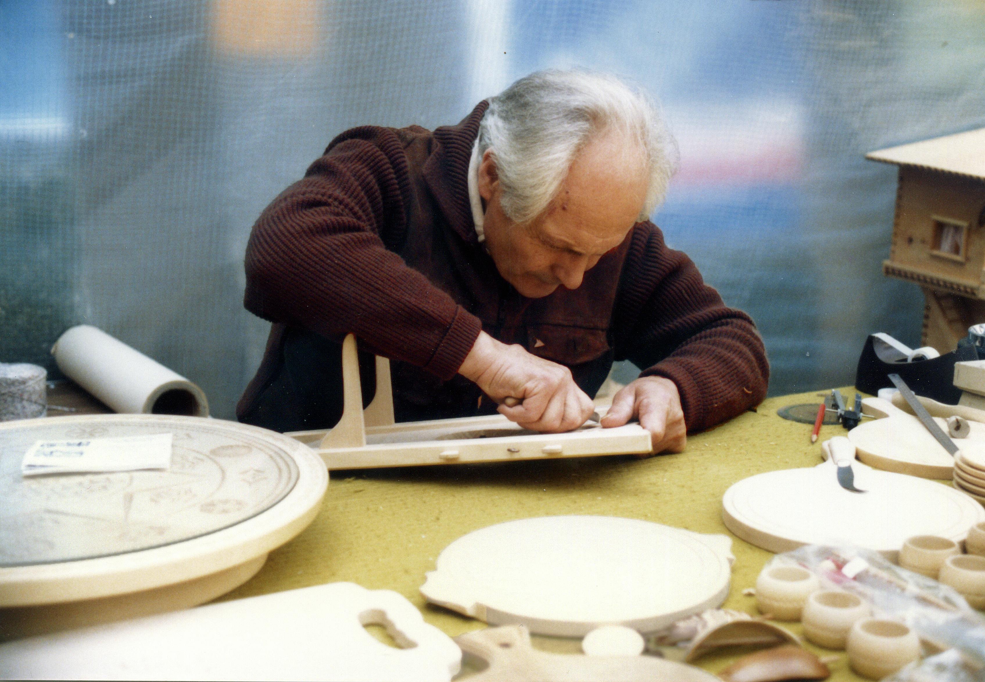 Falta de relevo generacional de fontaneros, electricistas y carpinteros en Aragón | Cronoshare