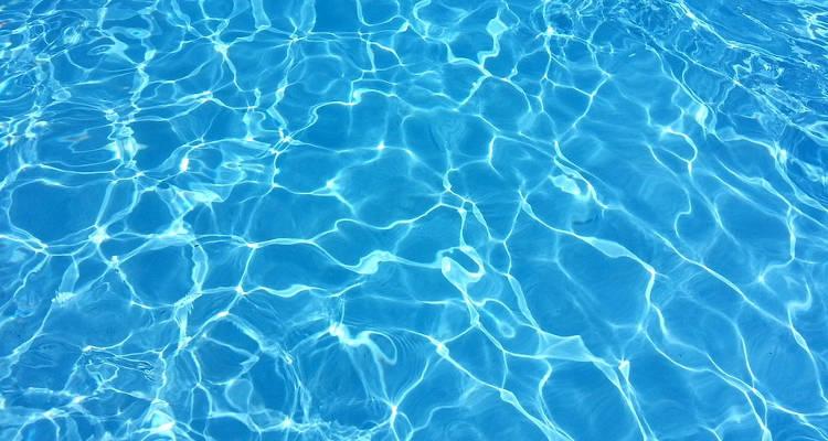 O que é melhor: piscina de água salgada ou de cloro?