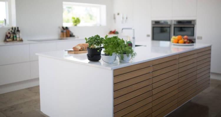 O que é melhor: bancadas em granito ou Silestone? Diferenças entre granito e quartzo