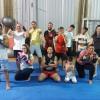 De antes da pandemia covid-19 - treinamento em grupo de muay thai.