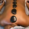 Massagem com pedras quentes