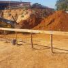 Demarcação de gabarito em obra para garantir a implantação correta da construção conforme projeto executivo.