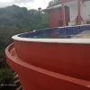 Piscina em balanço e margem infinita