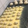 Produção de esfihas aberta