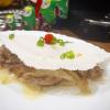 Tapioca de queijo e carne de sol acebolada