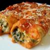 Canelone de legumes com molho à bolonhesa e queijo gratinado