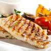 pescada grelhada com legumes salteados
