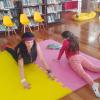 Imitar animais com o corpo na Yoga