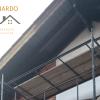 Aplicação de Verniz Embuia em beiral de pinos