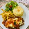 Arroz, filé parmegiana,fritas, salada 🍚🥩🍟🥗🍛🍽️