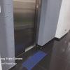 PISO TATIL NAS ENTRADAS DOS ELEVADORES