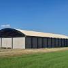 Galpão em arco de 28,50 m x 72,00 m, com pé-direito de 7,00 m.