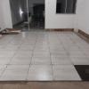 Assentamento de cerâmica comum em garagem