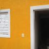 GRAFIATO RISCADO AMARELO FREVO  BATENTE DA PORTA E JANELA PINTADOS DE BRANCOS 