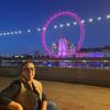 Com viagens ao exterior me mantenho atualizada com o idioma e materiais
