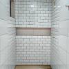 Instalação de metrô white em banheiro