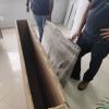 Tv embalada e vai dentro da caixa.