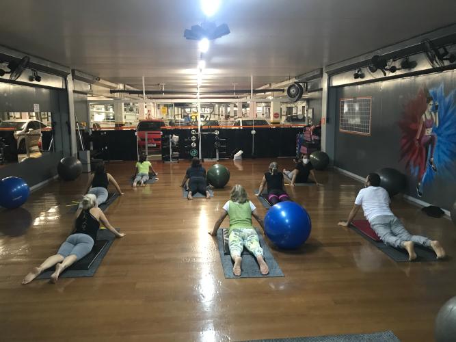Aula de Pilates para Coluna Tratamento FAZENDA GRANDE - Aula de Pilates  para Dor no Joelho - Fisio Home Fisioterapia em Jundiaí ﻿